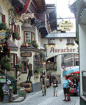 (c) Feh�rv�r Travel