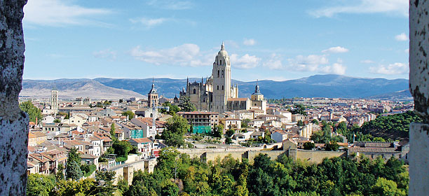 Segovia látképe az Alcázarból