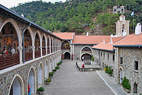 a Kikko-kolostor a Troodos-hegys�gben