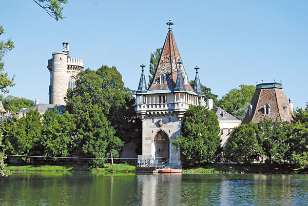 (c) Fehérvár Travel