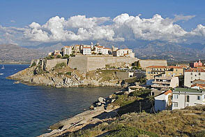 Calvi  az er�dfalakkal k�r�lvett fels�v�ros