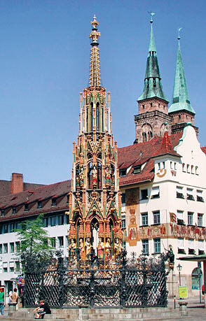 a Szép Kút (Schöner Brunnen) Nürnberg piacterén