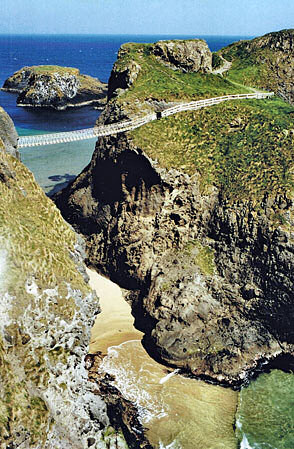 a romantikus Carrik-a-Rede k�t�lh�d Antrim megy�ben