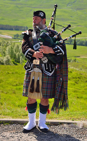 tradicionális skót dudás